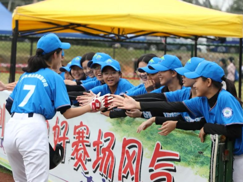 南外集团深汕西中心学校勇夺市少年儿童垒球锦标赛亚军