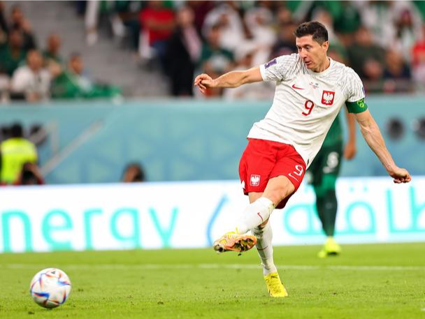 莱万收获世界杯首粒进球 波兰2:0击败沙特
