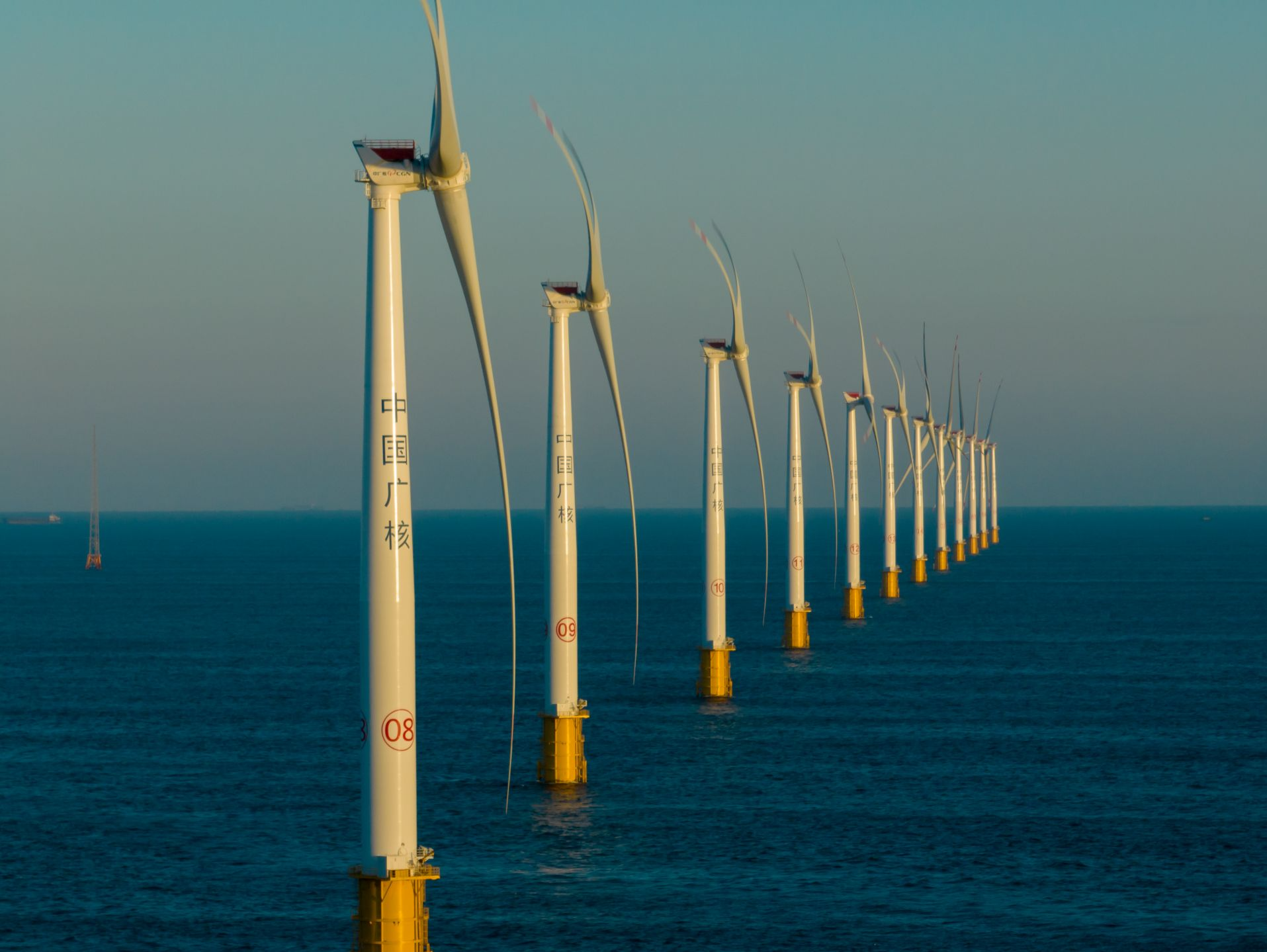 国内首个平价海上风电项目！中广核汕尾海上风电机组实现并网发电