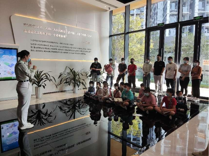 深圳南山区青少年走进垃圾分类体验馆学习相关知识