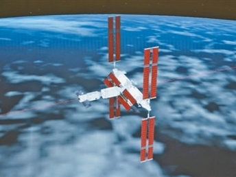 我国航天员首次在空间站迎接“太空快递”，天舟五号创造多个航天新纪录