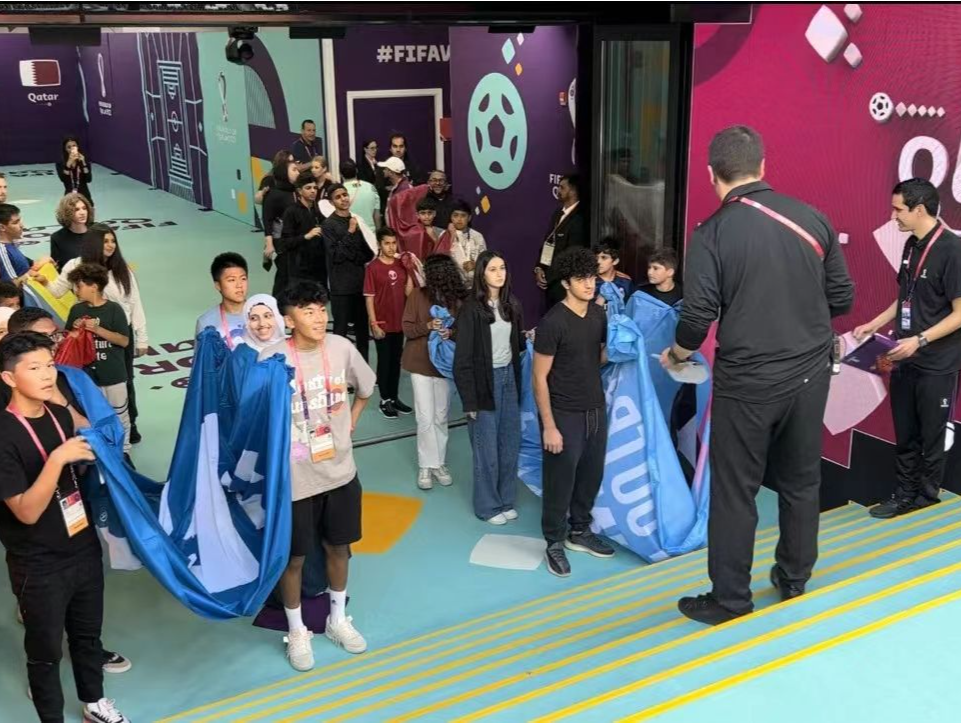 开幕式护旗手是中国少年：效力马竞梯队，梦想代表国足
