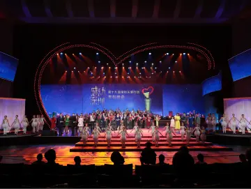 爱在深圳 情暖鹏城｜“2022感动深圳——第十九届深圳关爱行动表彰晚会”侧记