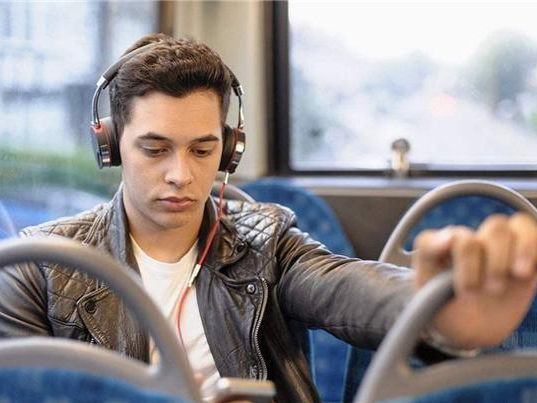研究报告：全球超10亿年轻人面临听力受损风险