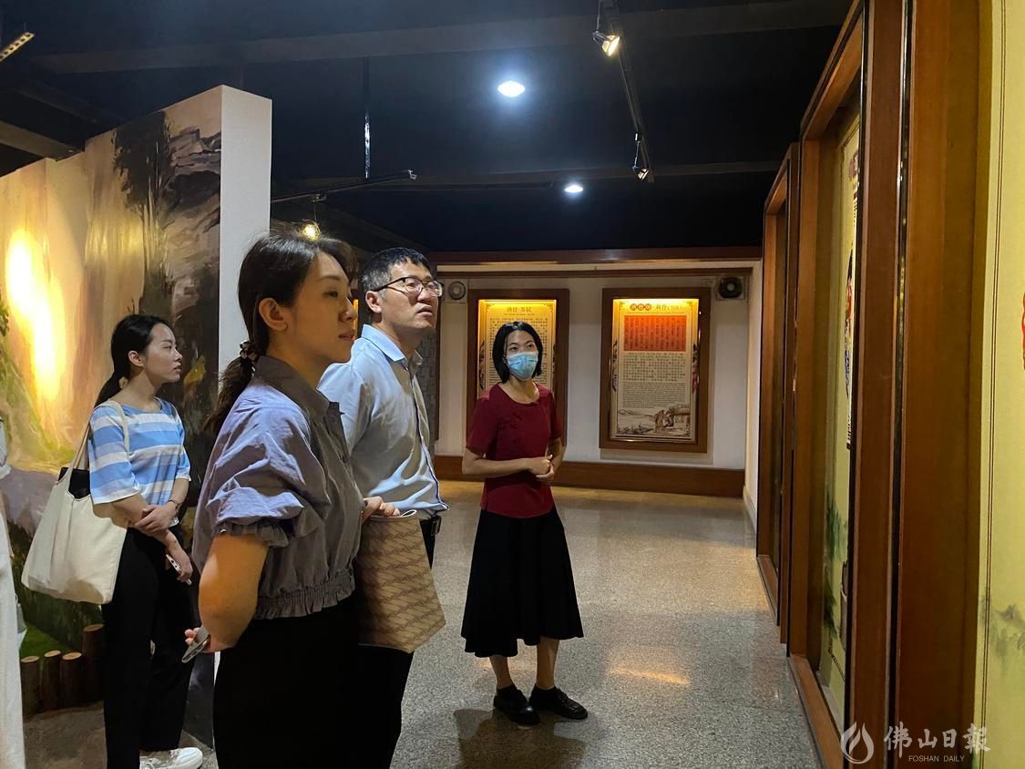 调研团队在九江双蒸博物馆内参观。佛山日报记者李嘉雯摄.jpg