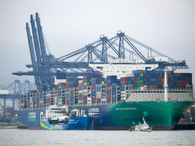 华南首个！国际航行船舶LNG燃料船加注在深圳盐田港完成