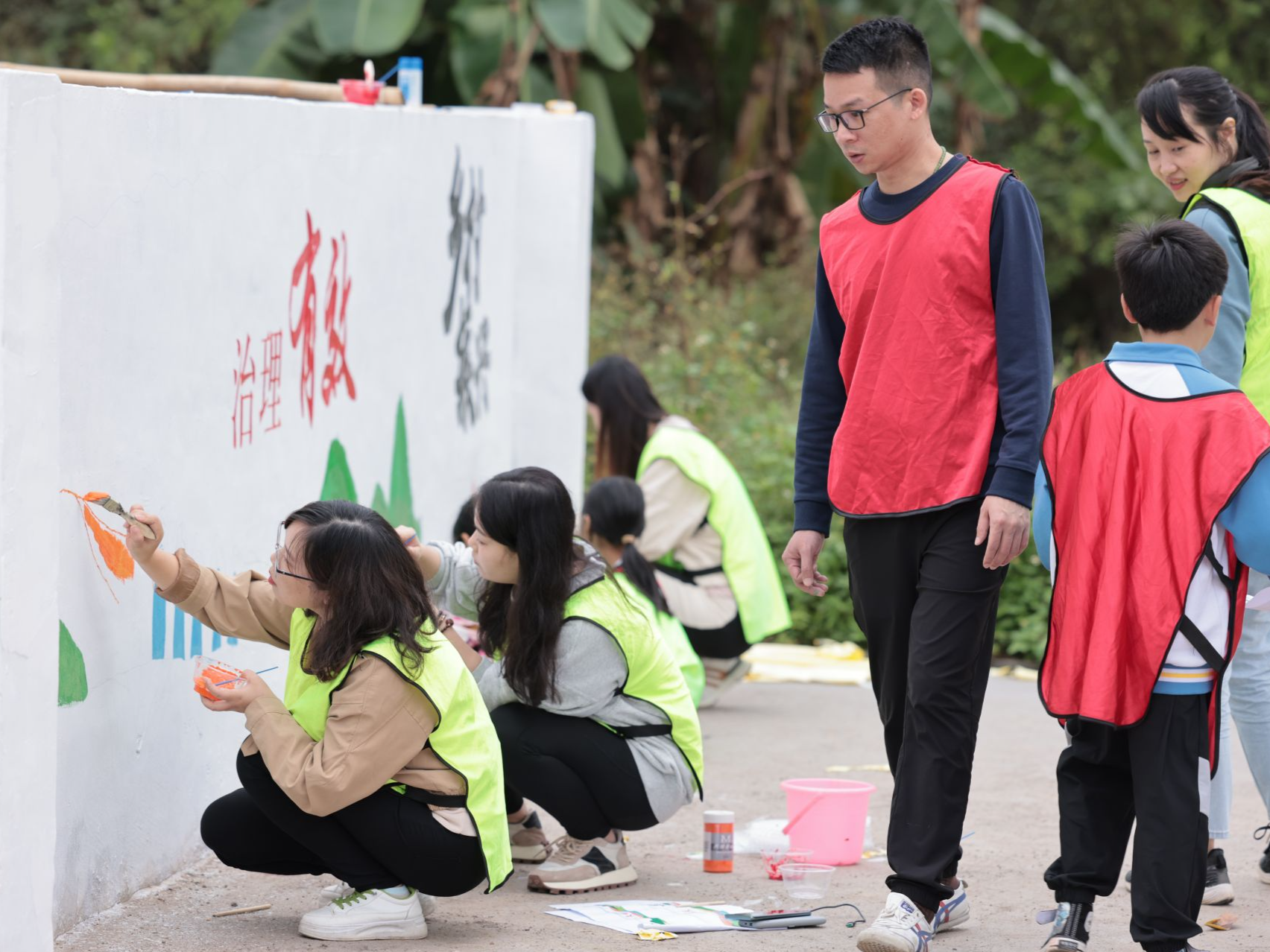 深河共建 圳在帮扶｜看！河源蓝口镇牛背脊村研学基地又迎来一批耕读的年轻人