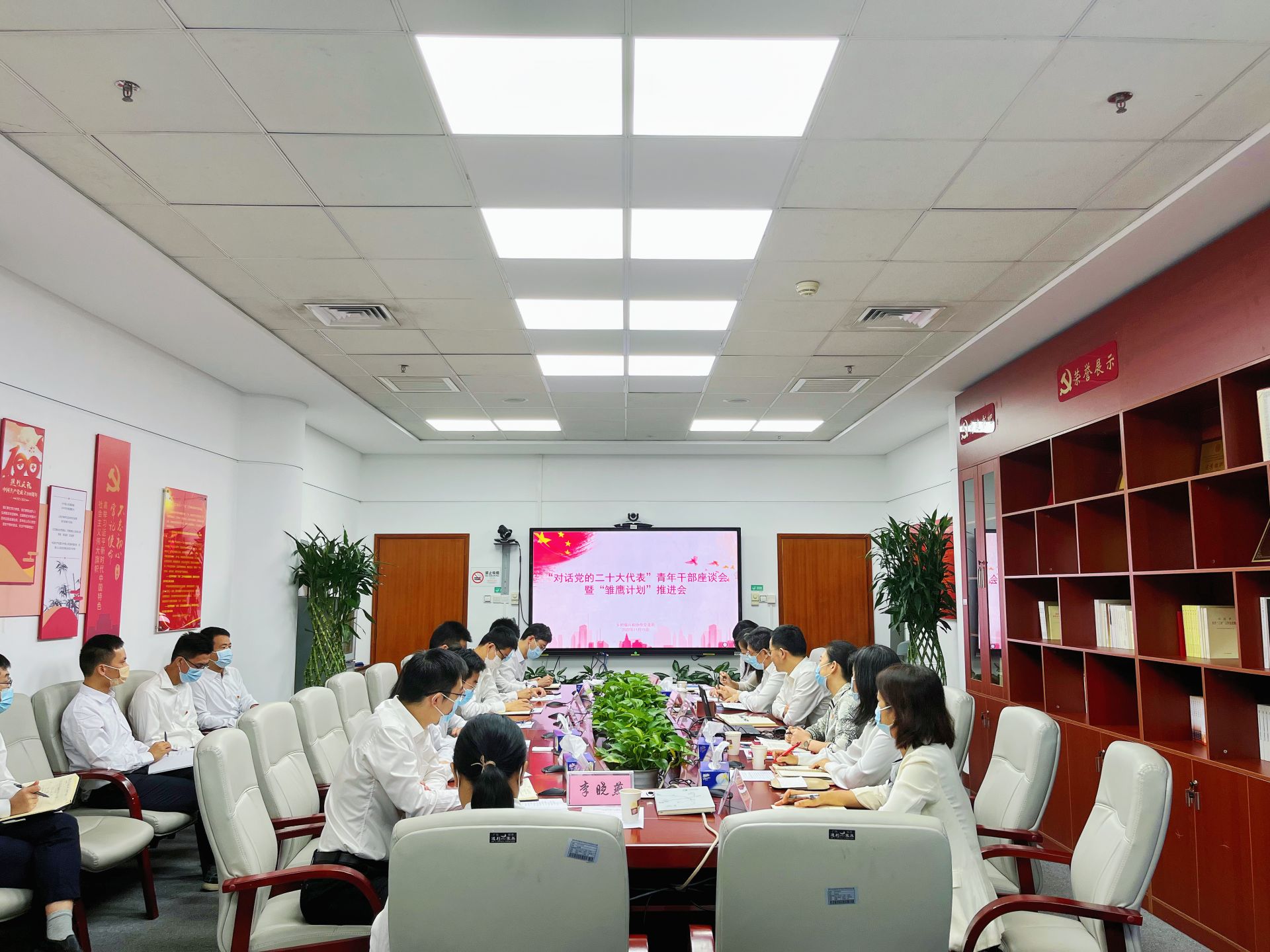 深圳市乡村振兴和协作交流局举行“对话党的二十大代表”座谈会