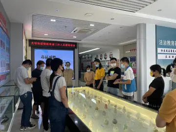 光明街道开展物流寄递从业人员禁毒培训