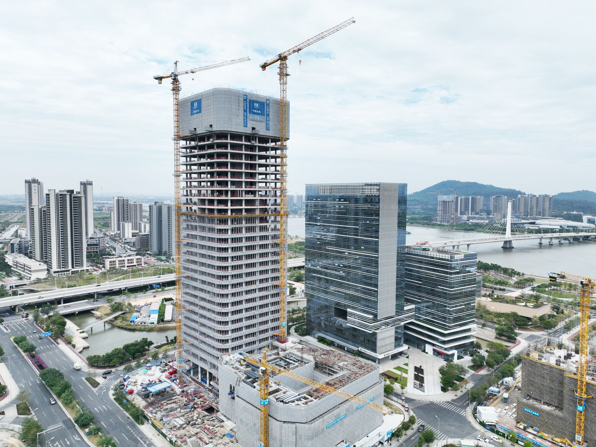 达到设计高度158.1米！广州南沙国际贸易中心主体结构封顶
