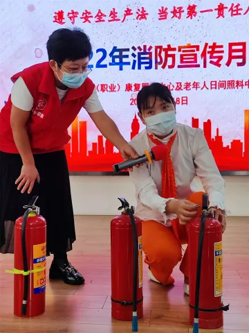 马田街道组织职康中心会员学习消防安全知识