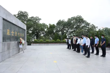 公明街道“两新”党支部开展主题党日活动