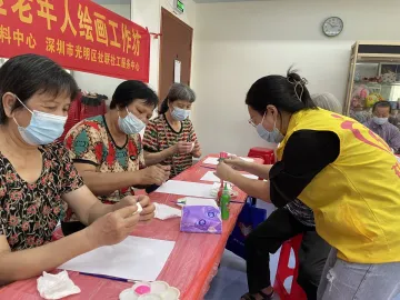 新羌长者学习绘画“绘写生活，乐享人生”