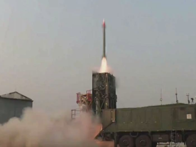 印度成功试射一枚“烈火-3”型中程弹道导弹