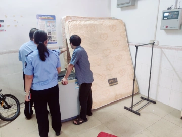 化身创文“啄木鸟”，新湖街道网格员逐楼逐栋“啄”出不文明现象