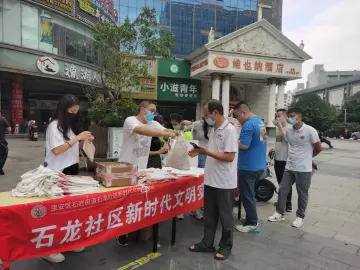 宝安区石岩街道“强国有我”宣传小分队走进社区