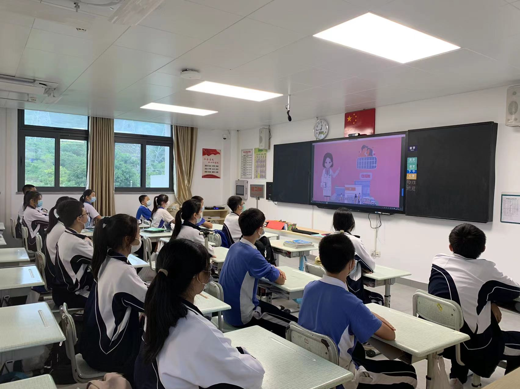 深圳福田区外国语学校（香蜜）举行“艾予爱动漫进校园”活动