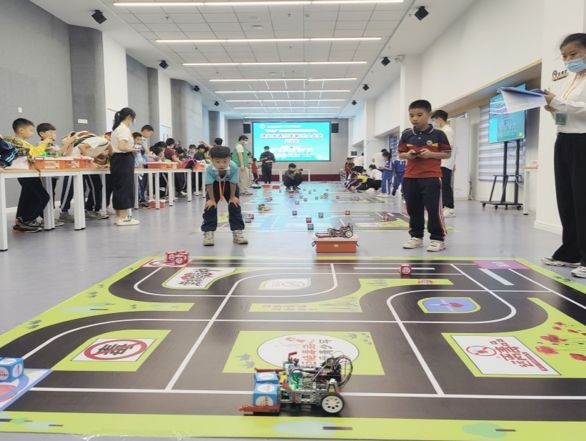 以科技传递禁毒理念，佛山市青少年机器人大赛举行