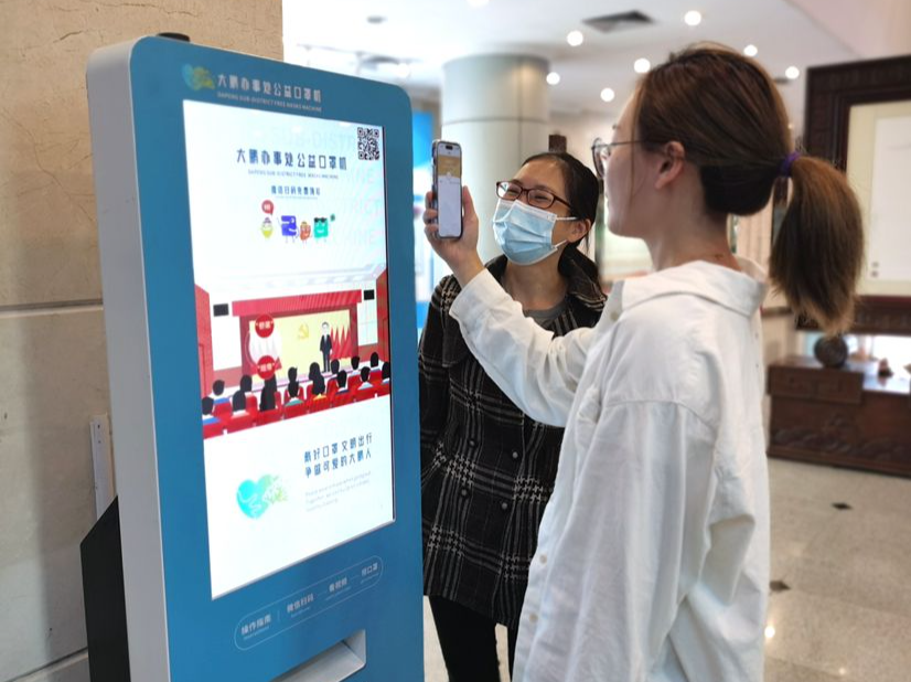 便民服务、群众宣教两不误 大鹏办事处14台公益口罩机被委以重任