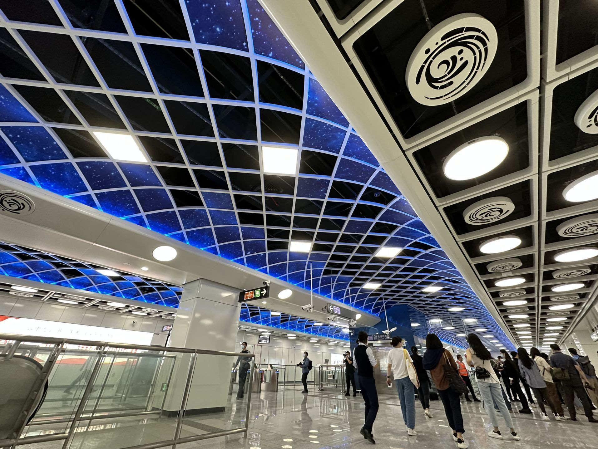 先睹为快！带你试乘深圳地铁12号线，感受“阳光+”新丝路文化