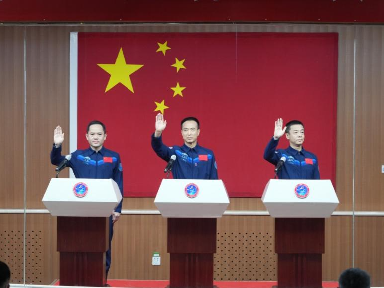 神十五航天员乘组确定：费俊龙、邓清明、张陆