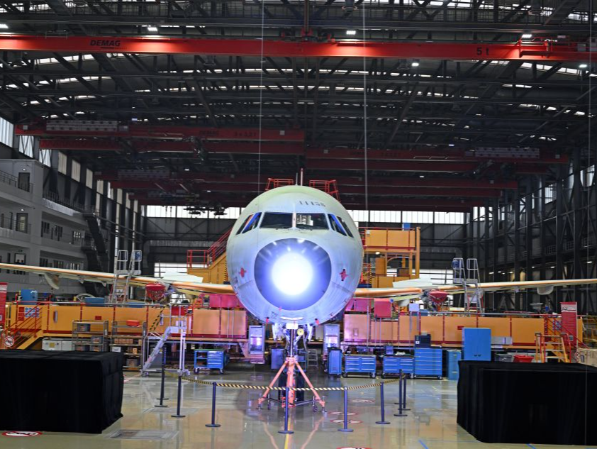 空客亚洲总装线投产首架空客A321飞机 计划于明年初交付
