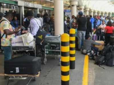 大量旅客滞留机场 肯尼亚法院命令罢工飞行员返岗