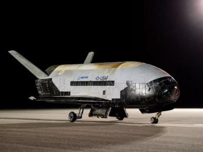 美军无人航天器在轨908天后返回地球