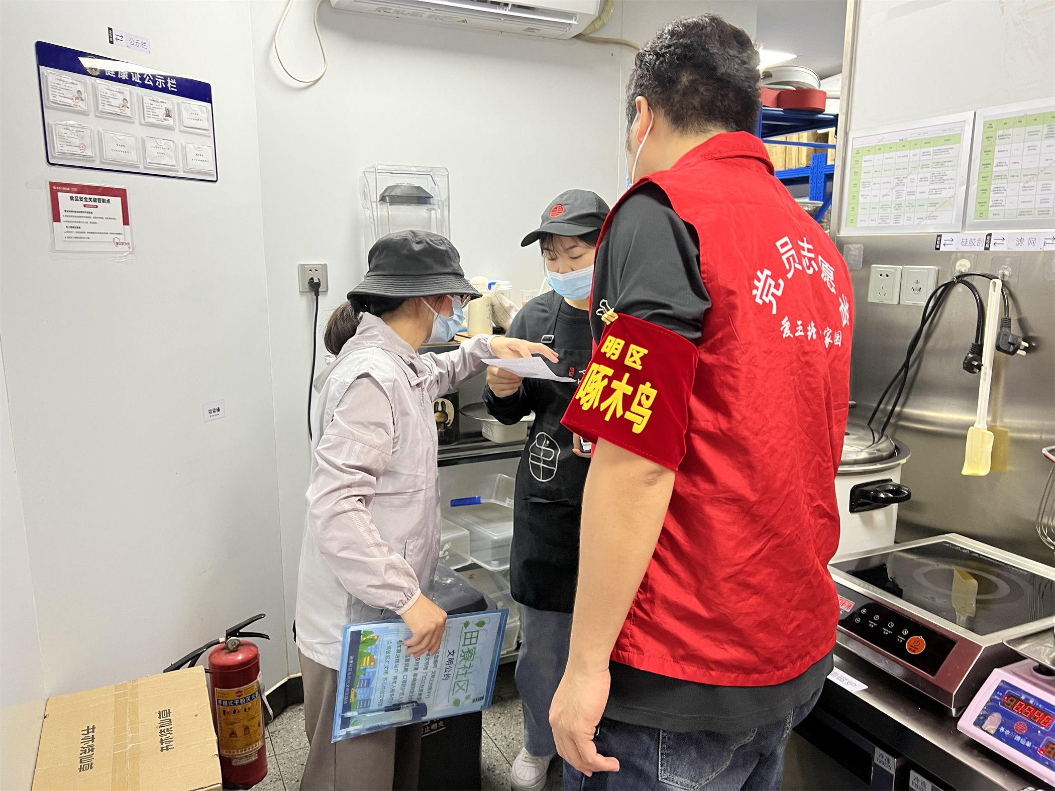 田寮社区开展消防安全宣传暨“文明啄木鸟”巡纠活动