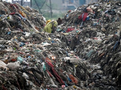 “洋垃圾”祸害发展中国家，多国开始采取行动