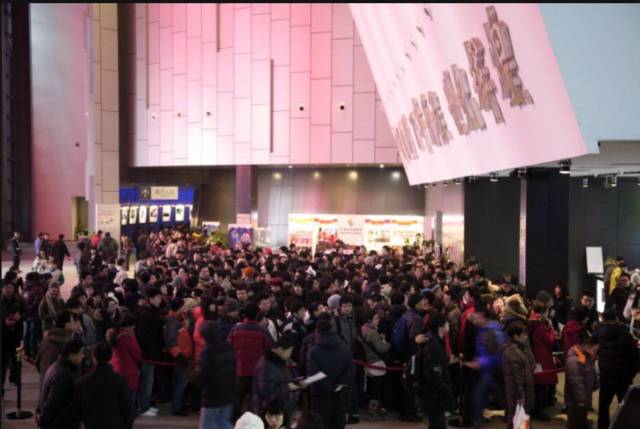 中国电影博物馆当年观看《阿凡达》的盛况。