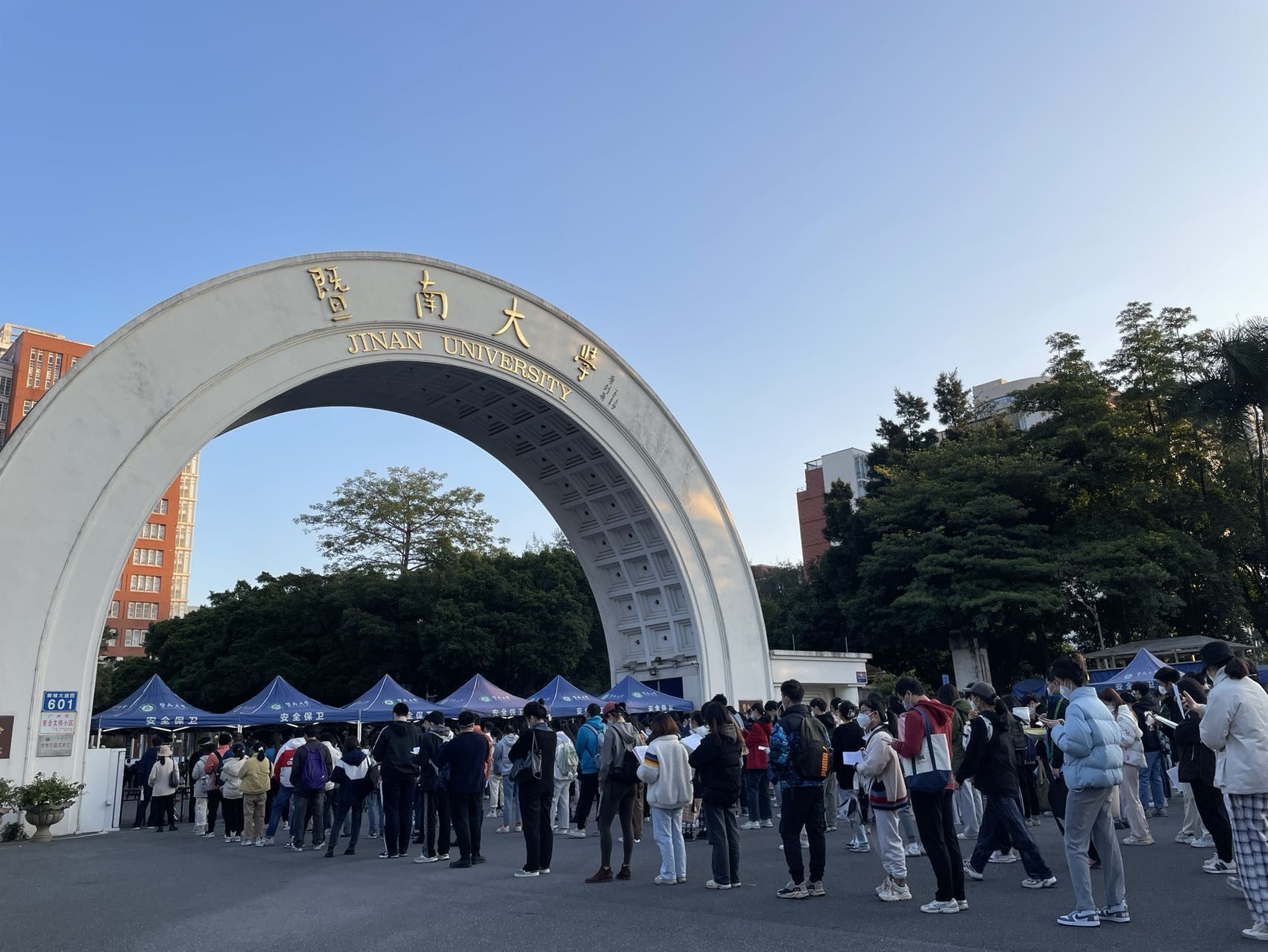 直击研考首日！考点平稳有序，服务细致贴心