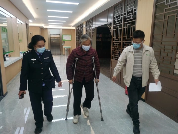 公明网格坚持“应接尽接”稳步推进辖区老年人新冠疫苗接种