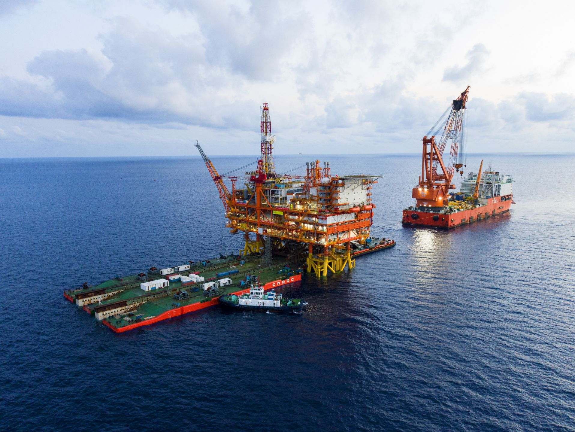 里程碑意义！中国海油南海东部油田年产油气突破2000万吨