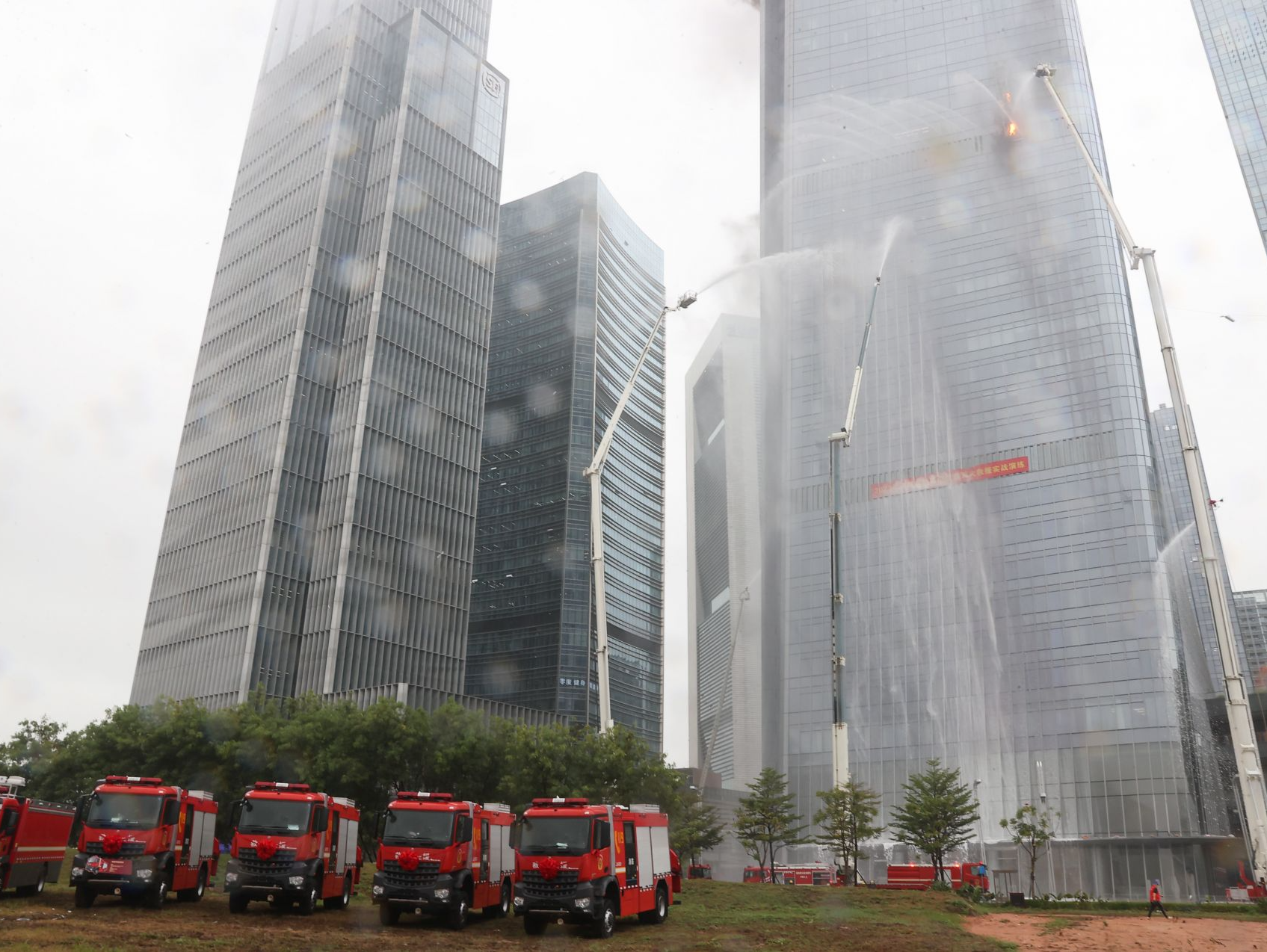 深圳近千栋超高层楼宇如何开展消防？高精尖“兵器库”保障救援