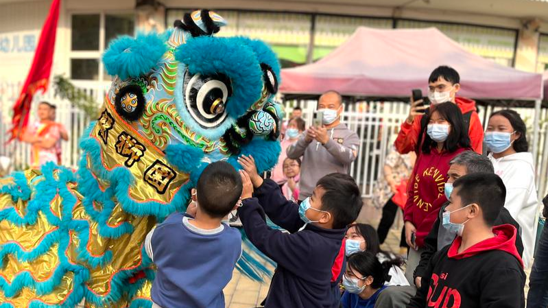 年味近了！“2022我们的中国节”之醒狮闹鹏城走进社区