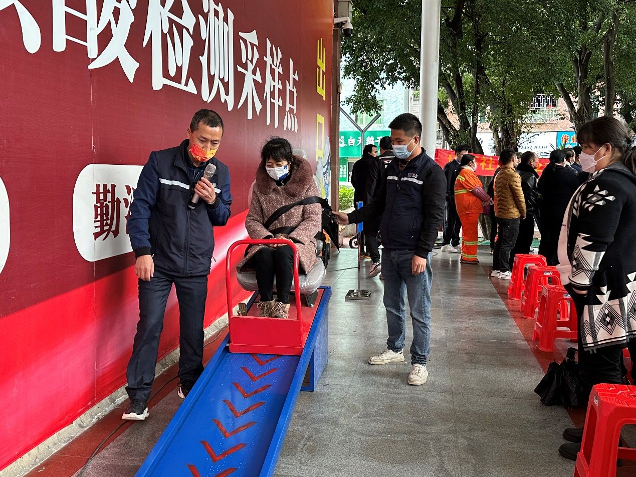 创新“沉浸式”科普+情景互动，马峦街道推动交通安全理念深入人心