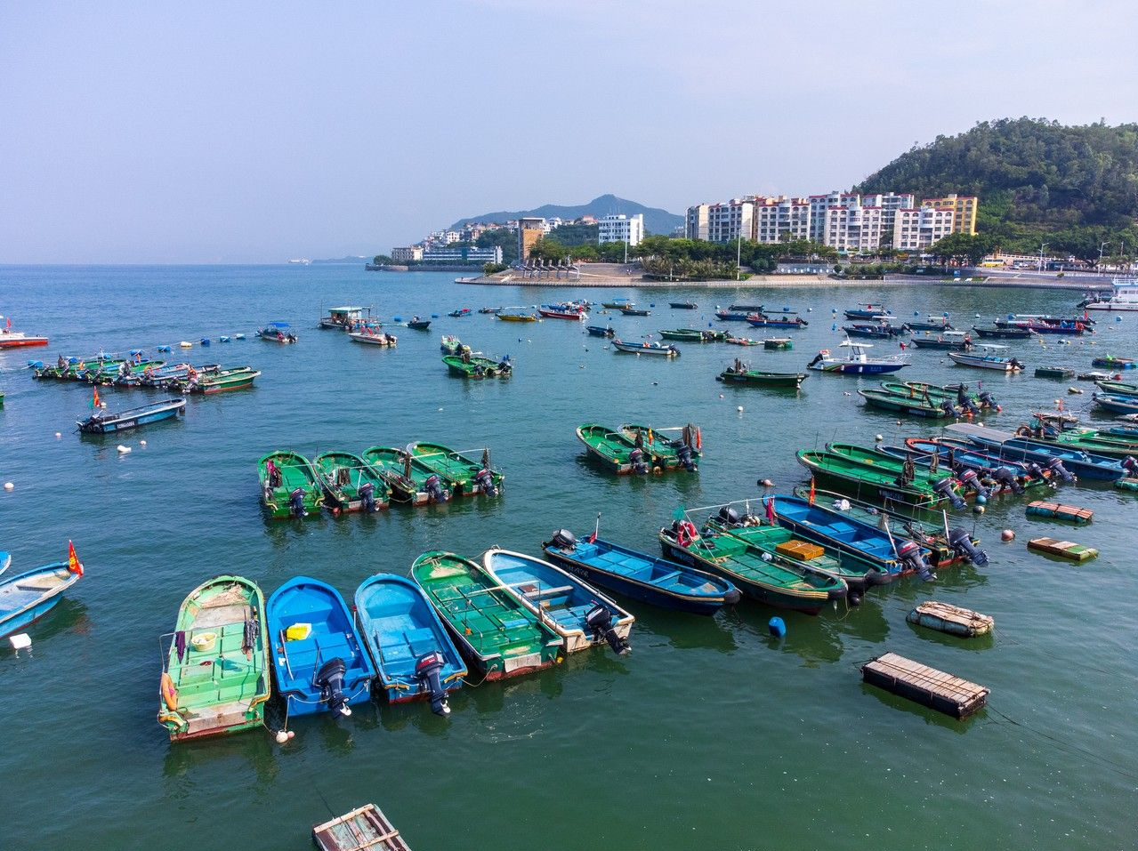 深圳在西部海域举行“商渔共治2022”联合执法行动
