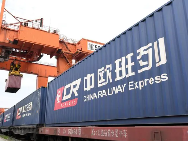 商务部：前10个月中欧贸易额达7114亿美元，中国保持欧盟第一大贸易伙伴