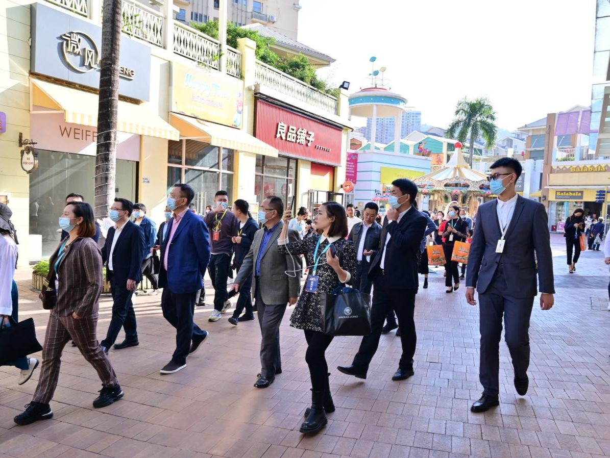 龙华区举办港澳特色街区网络达人直播探访活动