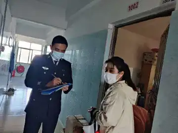 运用“网格化+铁脚板”，新湖街道做好人口信息采集工作