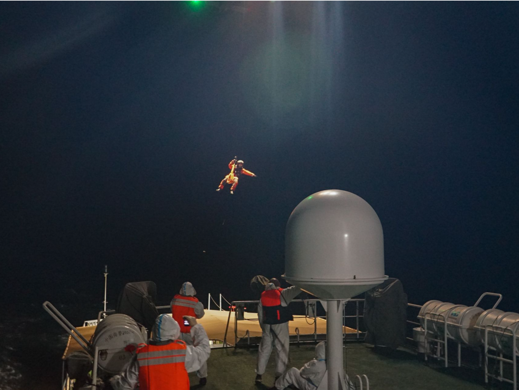 深圳海域船舶故障 海空协同快速施救