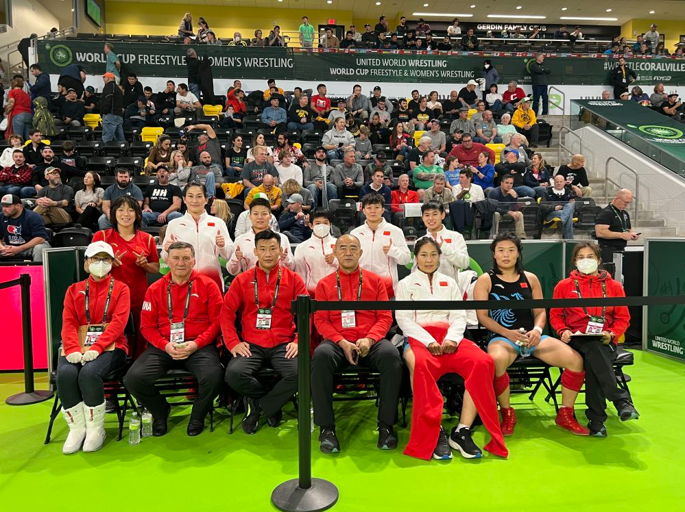 女子自由式摔跤世界杯：中国队小组第一晋级总决赛