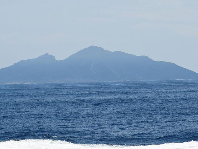 中国海警舰艇编队12月21日在我钓鱼岛领海巡航