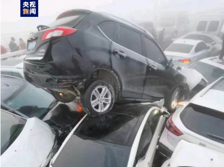 河南郑新黄河大桥发生多车相撞事故