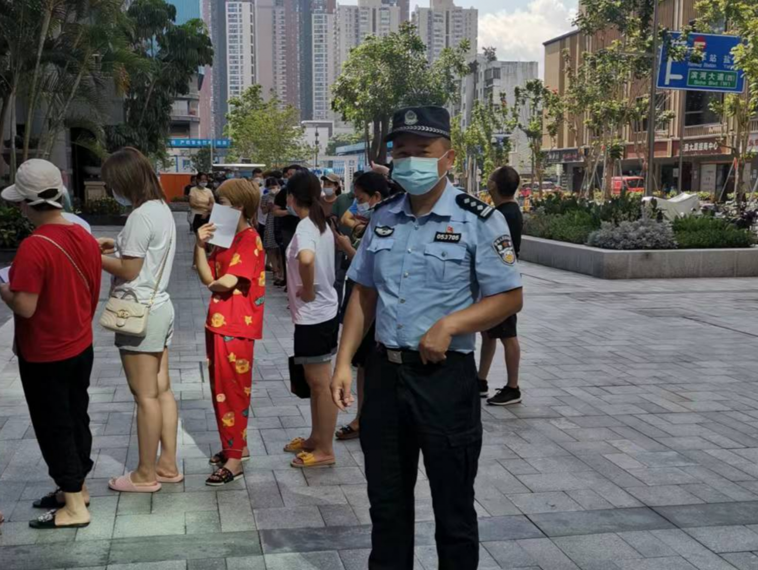 特区卫士丨赖景胜：心系群众知冷暖，扎根社区筑平安