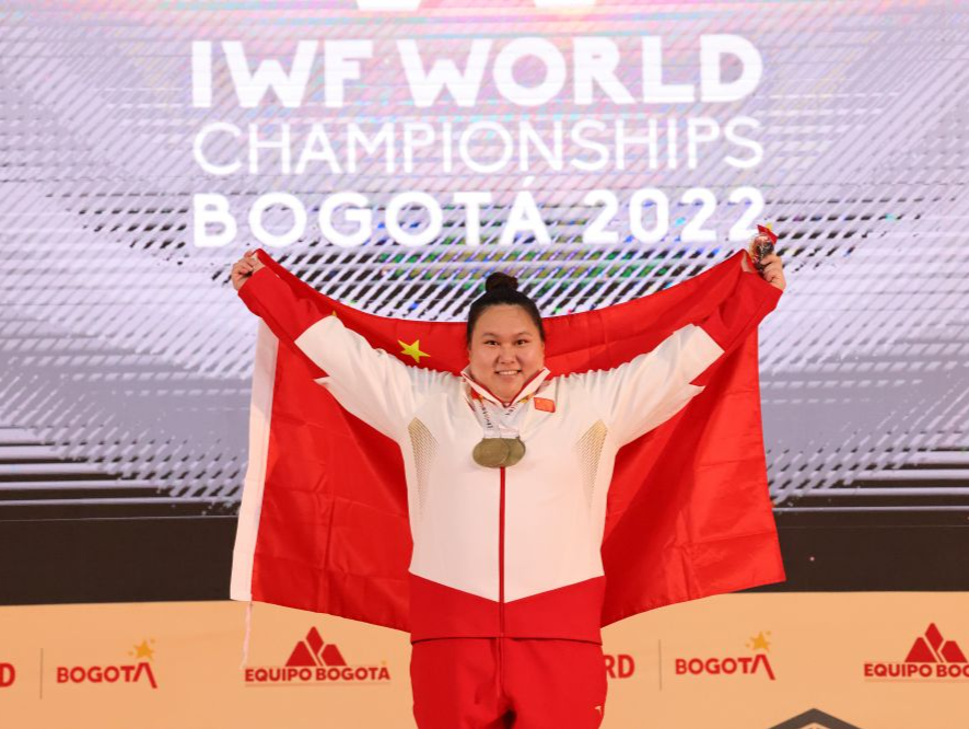 李雯雯包揽举重世锦赛87公斤以上级三金