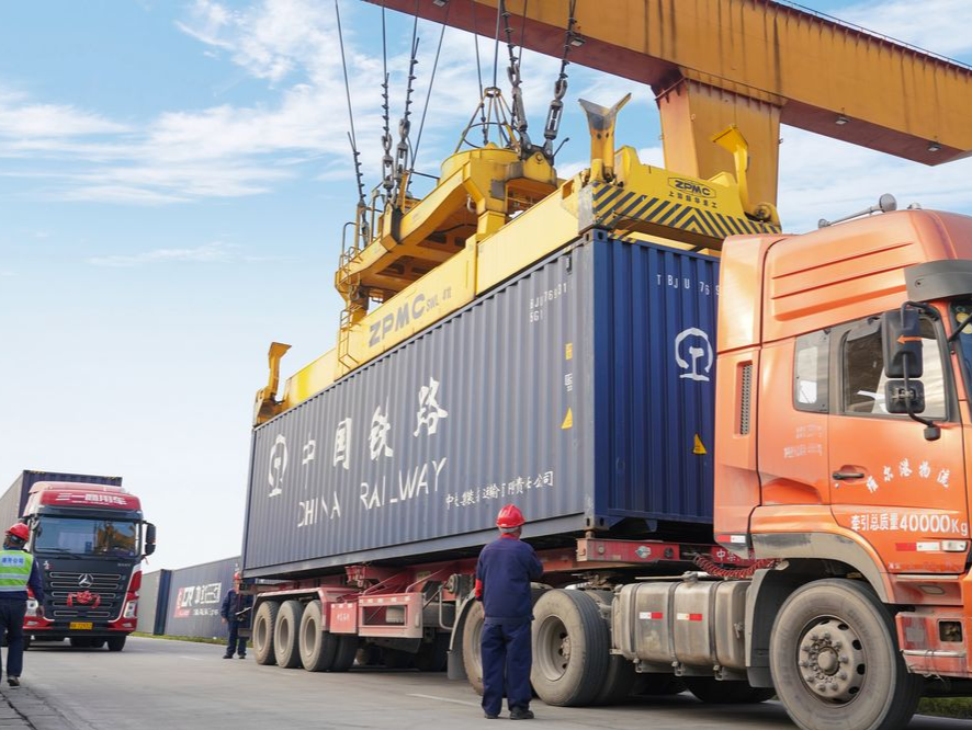 物流保通保畅：国家铁路货运继续保持高位运行
