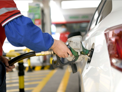 12月5日晚调油价！国内汽、柴油价格每吨分别降低440元和425元