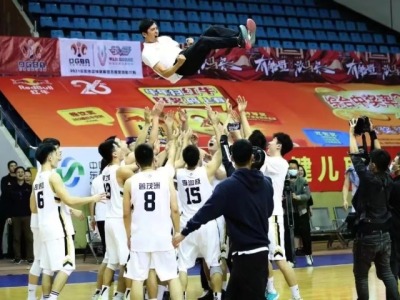 陪伴东莞篮球联赛走过二十载 他是冠军球员，也是冠军教练